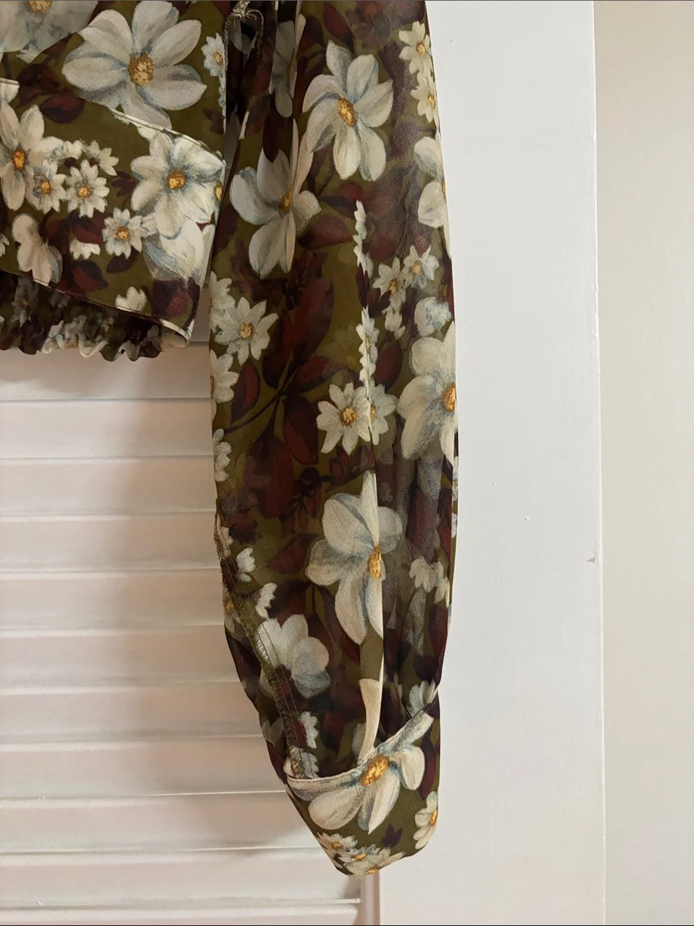 Zara Olive and Cream Floral Cropped Blouse